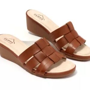 Cliffs by White Mountain Candyce Wedge Sandals New without Tags